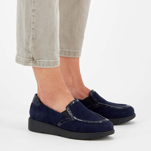 GILLY SLIP ON