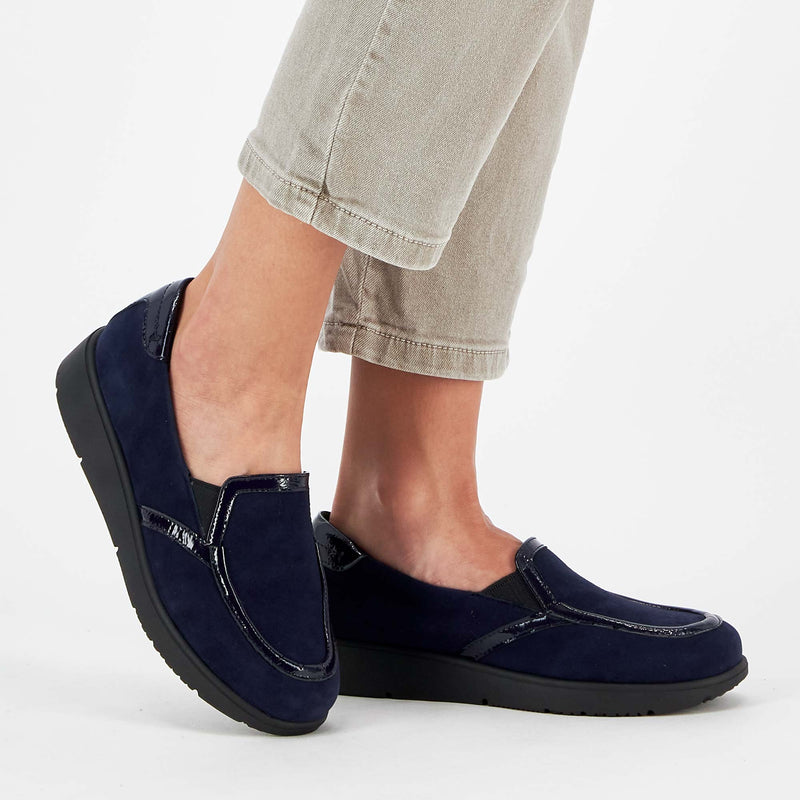 GILLY SLIP ON